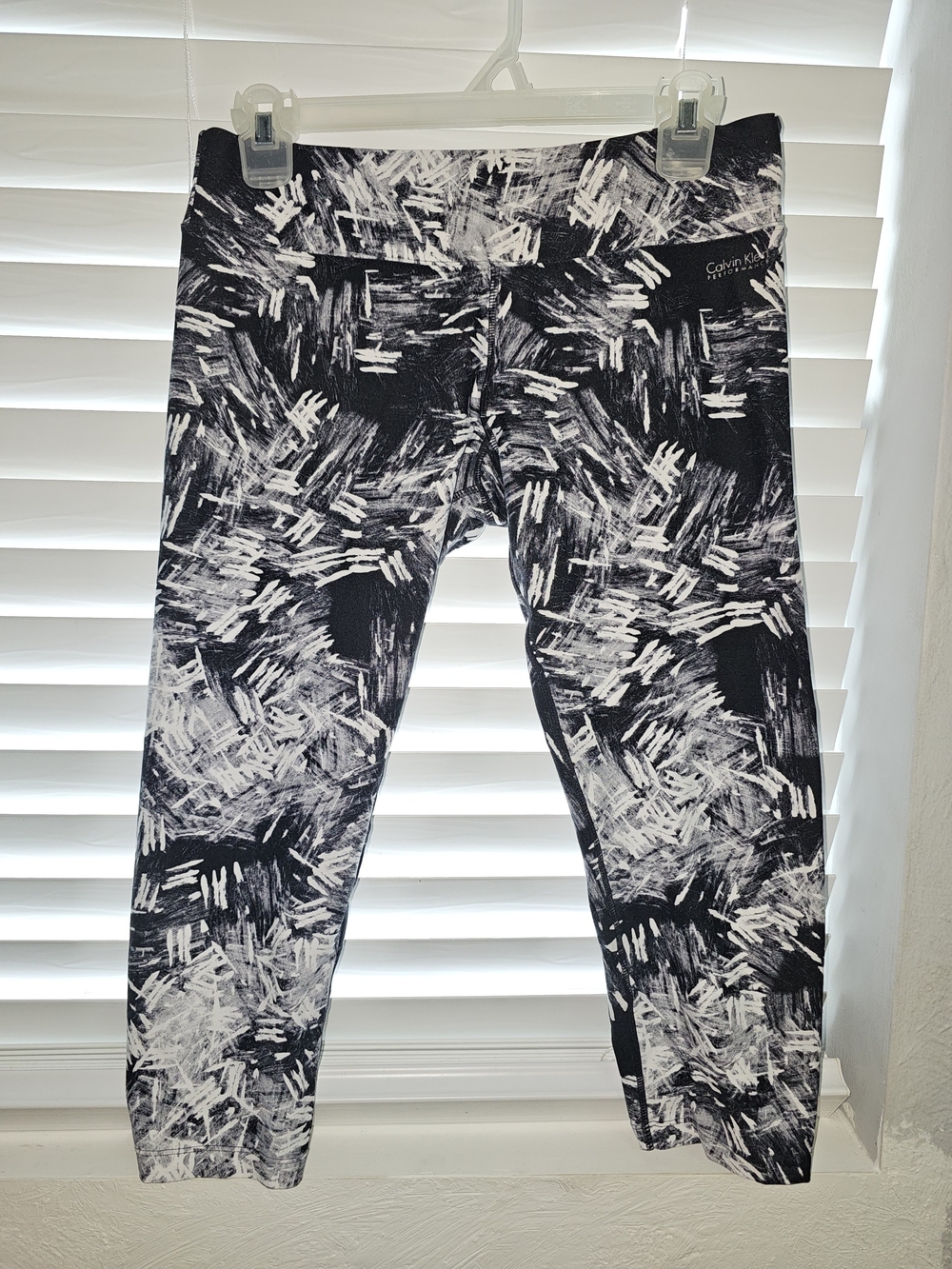 Calvin Klein Black & White Abstract Brushstroke Crop Leggings (#94)